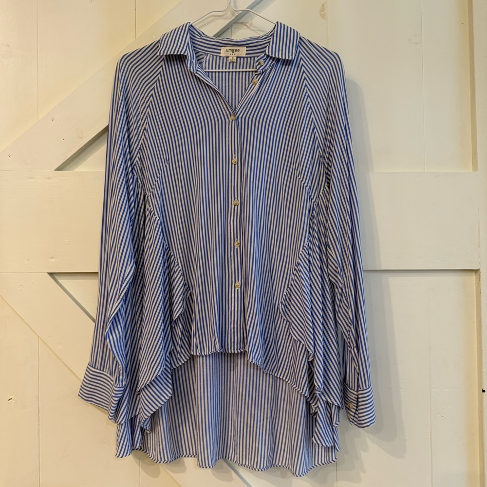 Umgee Blue and‎ White Striped High-Low Hem Button Down Blouse Small Flowy